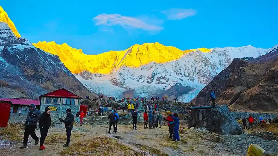 Traveler enjoying the view of Annapurna.