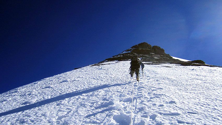 On the way to Yala Peak.
